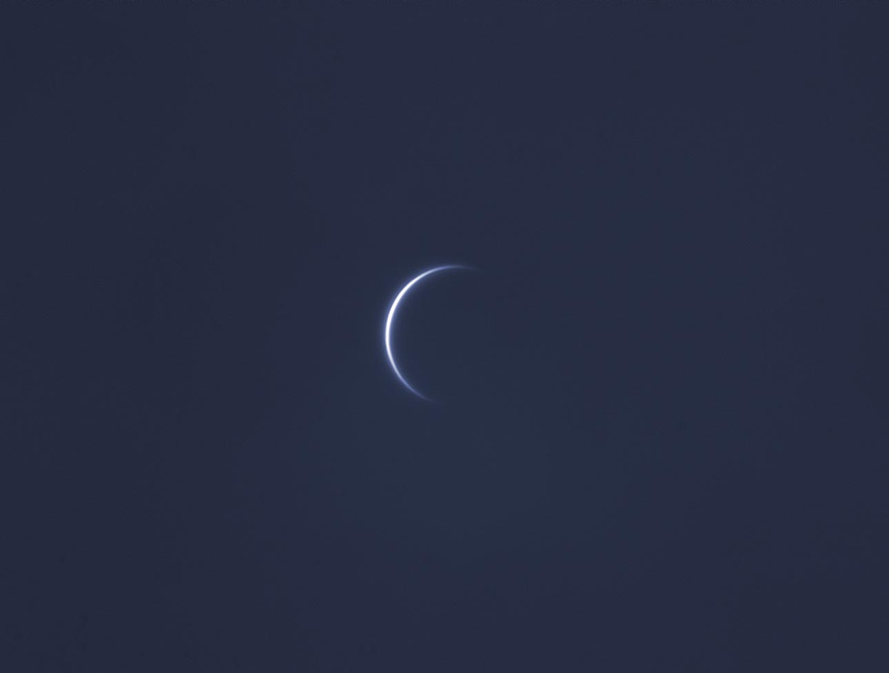 Rare Sight: Crescent Venus, Mercury Spotted in Daytime Sky (Photos)